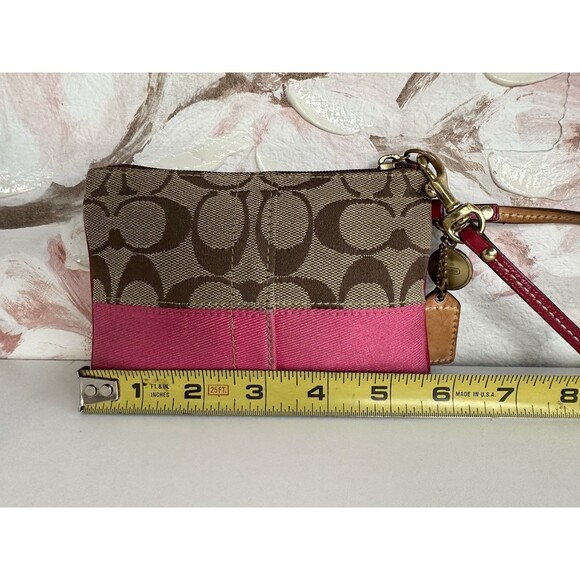 Coach Logo vintage brown and pink canvas zipper wristlet with gold charm and tag - Picture 10 of 12